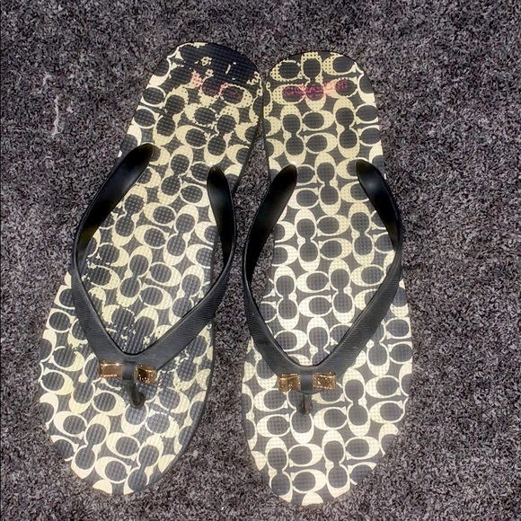 coach flip flops size 9